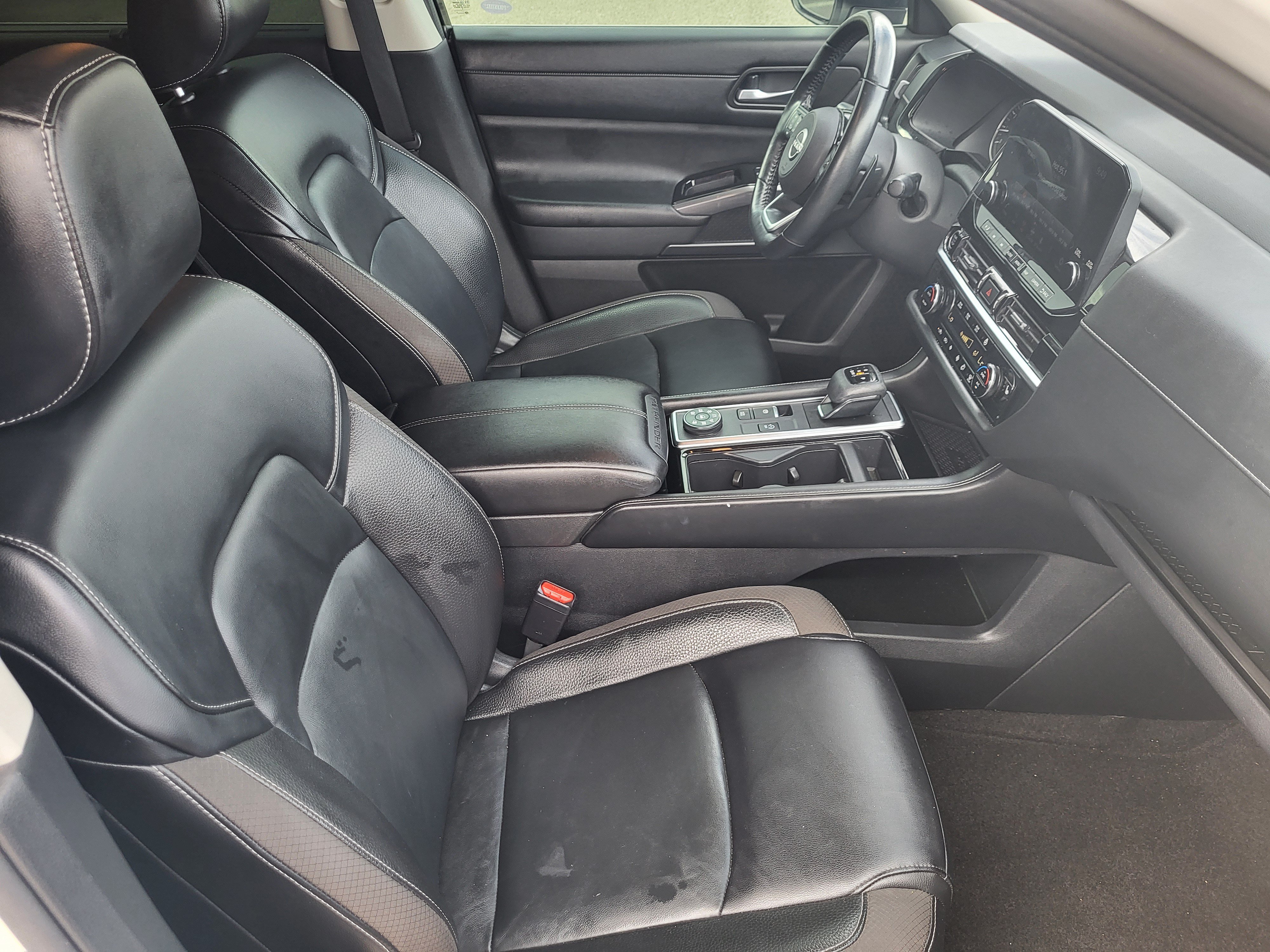 Used 2024 Toyota RAV4 LE AWD/4WD image 12