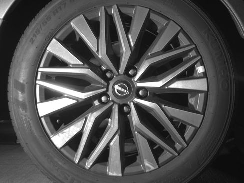 Used 2025 Nissan Altima 2.5 SV FWD image 15