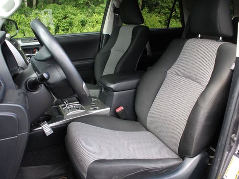 Used 2022 Toyota 4Runner SR5 AWD/4WD image 18