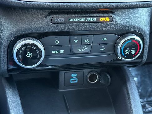 Used 2022 Ford Escape SE FWD image 19