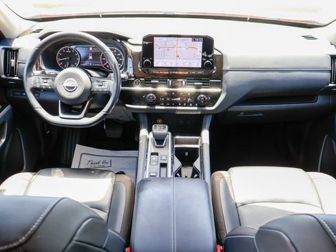 Used 2023 Nissan Pathfinder SL FWD image 6