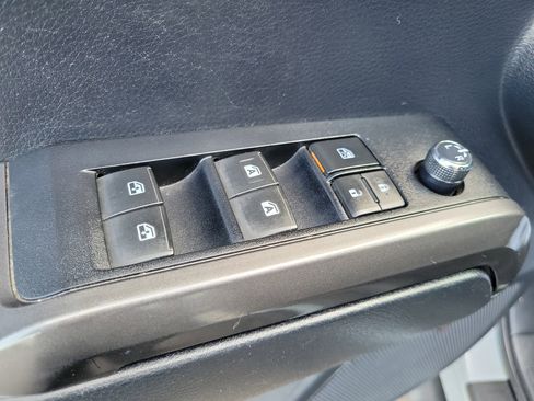 Used 2018 Toyota Tacoma TRD Off-Road image 19