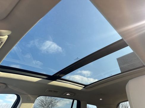 Used 2024 Cadillac XT6 Premium Luxury w/ Technology Package image 12