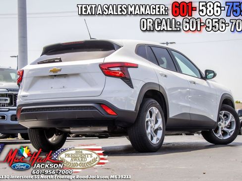 Used 2024 Chevrolet Trax LS w/ LS Convenience Package FWD image 5