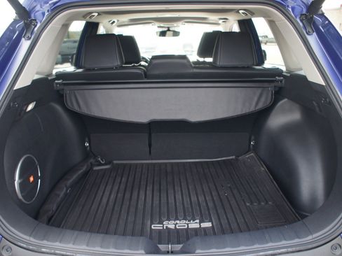 Used 2023 Toyota Corolla Cross XLE w/ Convenience Package FWD image 17