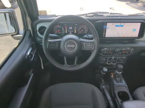 Used 2025 Jeep Wrangler Unlimited Sport AWD/4WD image 17