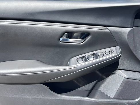 Used 2024 Nissan Sentra SV FWD image 3