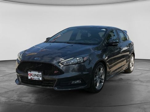 Used 2017 Ford Focus ST FWD image 4