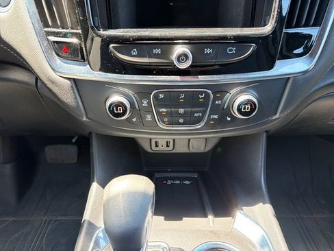 Used 2023 Chevrolet Traverse LT w/ LPO, Floor Liner Package AWD/4WD image 33