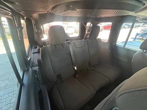 Used 2022 Jeep Wrangler Unlimited Rubicon image 29