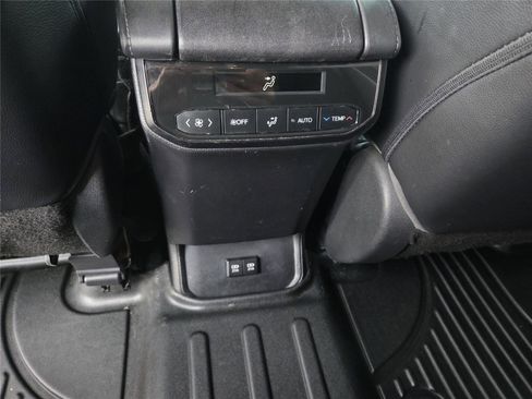 Used 2021 Toyota Highlander XLE FWD image 23