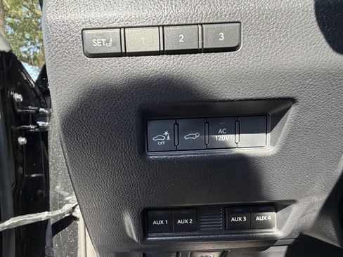 Used 2025 Lexus GX 550 AWD/4WD image 15