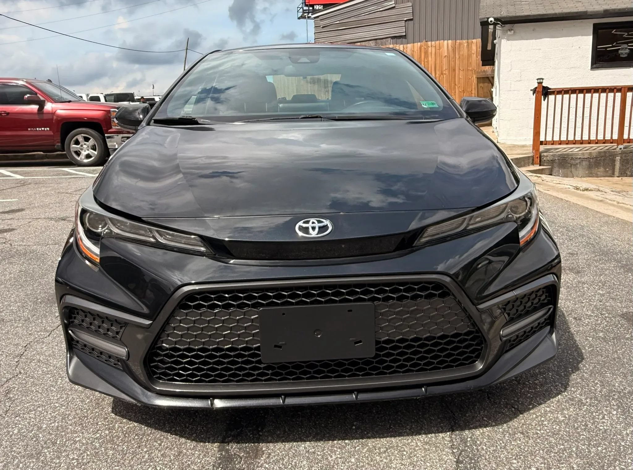 Used 2021 Toyota Corolla SE FWD image 3