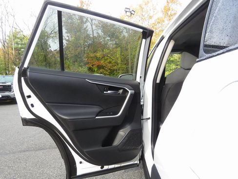 Used 2021 Toyota RAV4 XLE image 20