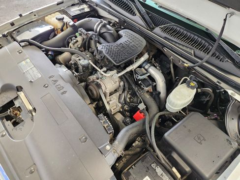 Used 2006 Chevrolet Silverado 3500 LT w/ Heavy-Duty Power Package AWD/4WD image 16