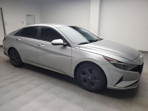 Used 2021 Hyundai Elantra SEL w/ Convenience Package FWD image 11