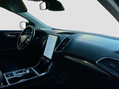 Used 2024 Ford Edge Titanium image 28