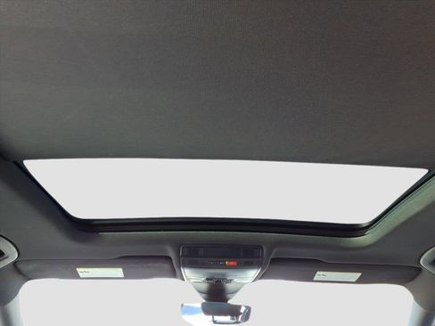 Used 2023 Volkswagen Tiguan SE R-Line image 15