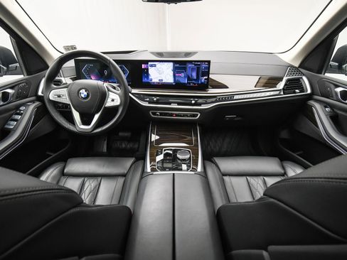 Used 2023 BMW X7 xDrive40i w/ Dynamic Handling Package image 16