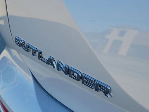 New 2026 Mitsubishi Outlander SE image 10