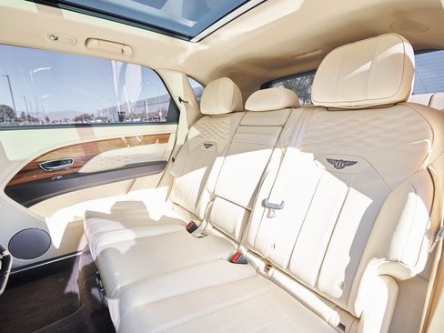 Used 2023 Bentley Bentayga Extended Wheelbase image 43