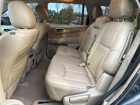 Used 2015 Nissan Pathfinder SL w/ SL Tech Package image 26