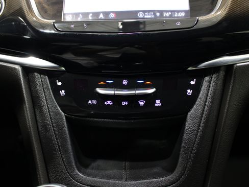 Used 2022 Cadillac XT6 Premium Luxury w/ Platinum Package AWD/4WD image 19
