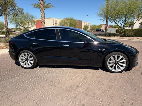 Used 2018 Tesla Model 3 Mid Range image 2