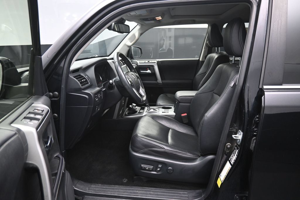 Certified 2022 Toyota 4Runner Limited AWD/4WD image 9
