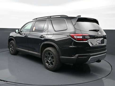 Used 2025 Honda Pilot TrailSport image 5