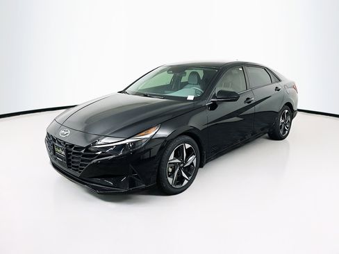 Used 2023 Hyundai Elantra SEL w/ Convenience Package FWD image 3