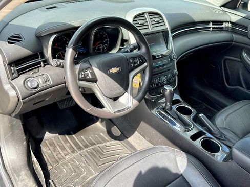 Used 2015 Chevrolet Malibu LT w/ Leather Package FWD image 2