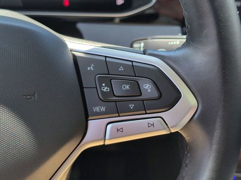 Used 2025 Volkswagen Jetta SE FWD image 18