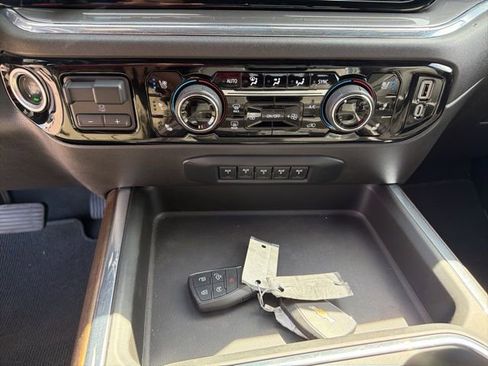 Used 2024 Chevrolet Silverado 3500 High Country w/ High Country Premium Package image 34