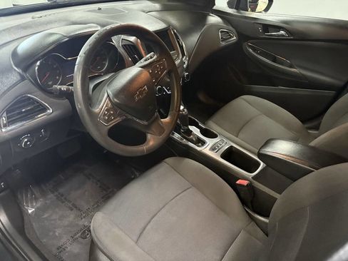 Used 2019 Chevrolet Cruze LT w/ Convenience Package image 18