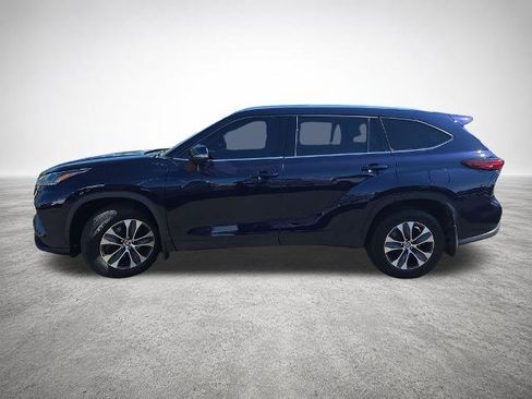 Used 2021 Toyota Highlander XLE AWD/4WD image 5