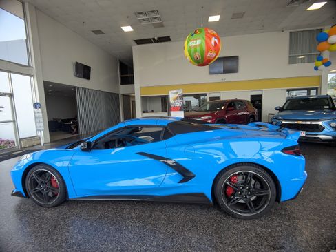 Used 2021 Chevrolet Corvette Stingray Premium Conv w/ Z51 Performance Package RWD image 5