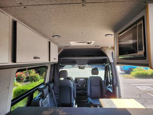 Used 2024 Mercedes-Benz Sprinter 2500 image 23