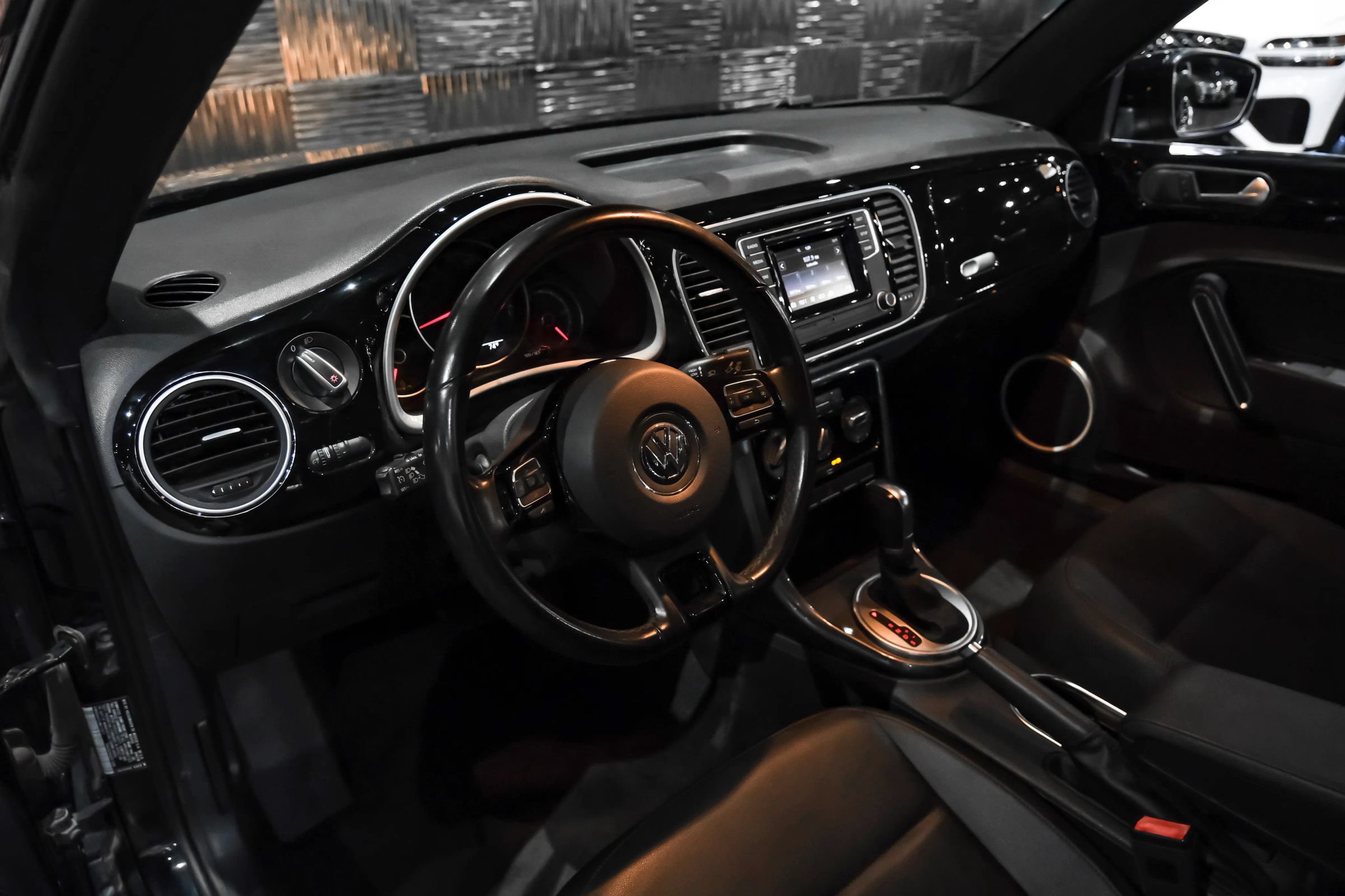 Used 2018 Volkswagen Beetle 2.0T Coast FWD image 3