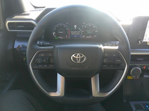 Used 2025 Toyota 4Runner TRD Off-Road image 17