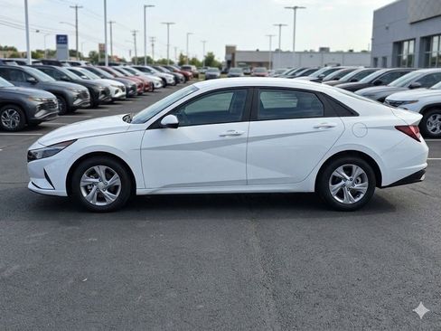 Certified 2025 Hyundai Elantra SEL FWD image 2