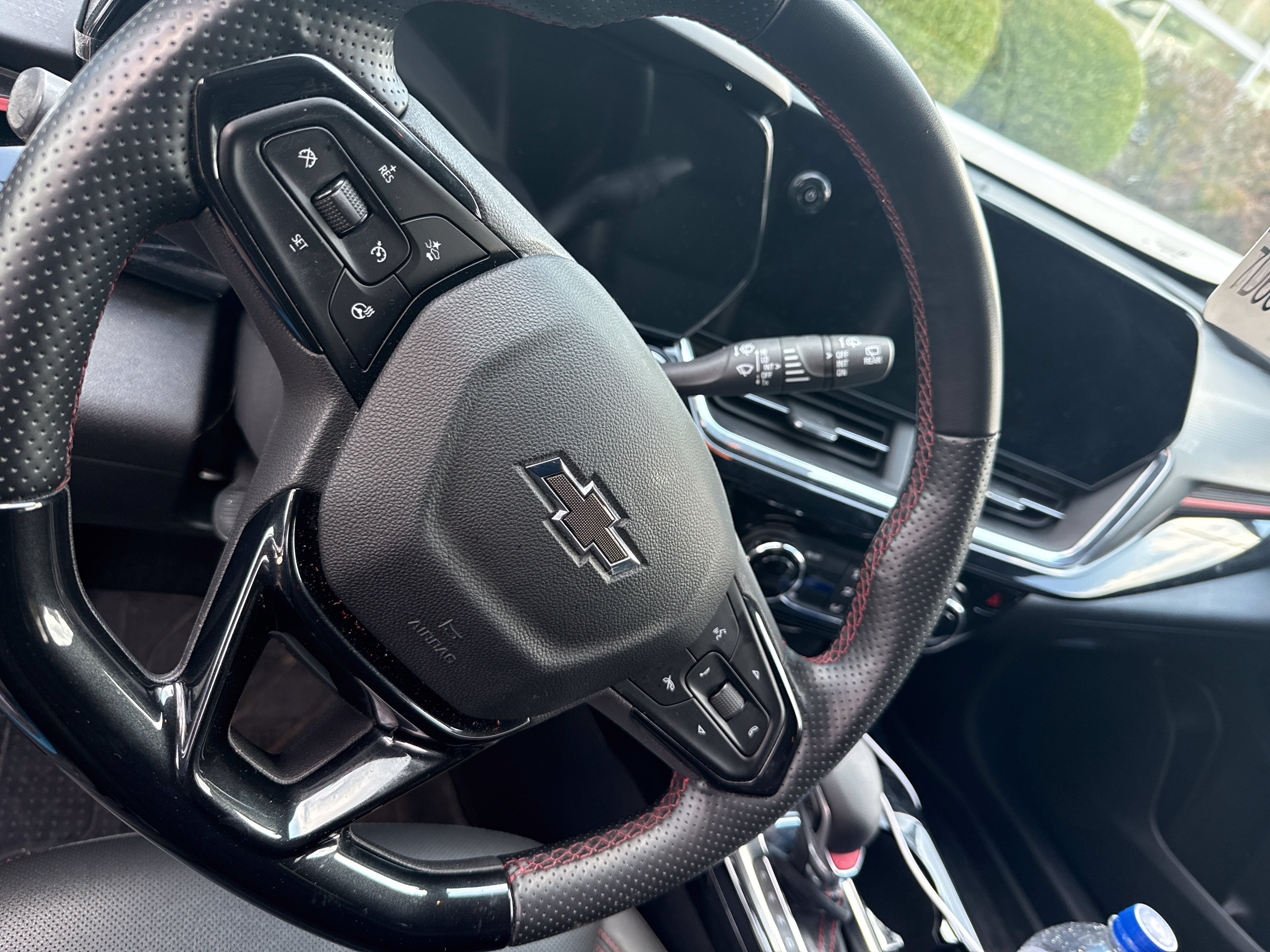 Used 2025 Chevrolet Trax RS FWD image 6