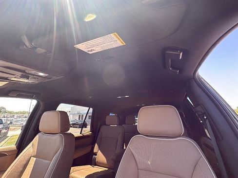 Used 2024 Chevrolet Tahoe Premier AWD/4WD image 30