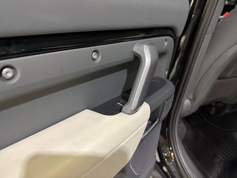 Used 2024 Land Rover Defender 110 X-Dynamic SE image 35