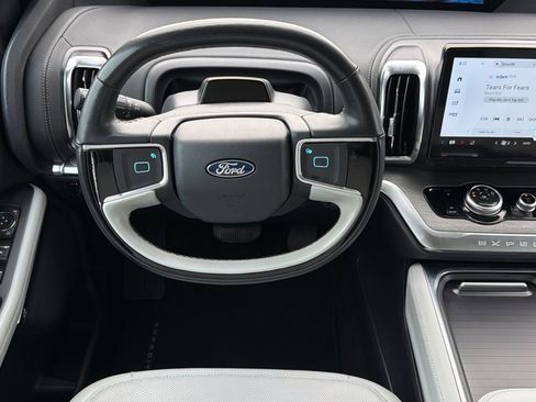 Certified 2025 Ford Expedition Max Platinum w/ Driver's Package AWD/4WD image 15