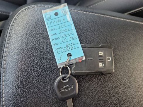 Used 2020 Chevrolet Colorado LT w/ Colorado RST Special Edition image 23