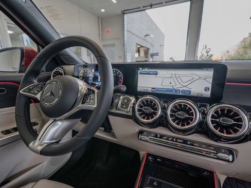Used 2026 Mercedes-Benz GLB 250 4MATIC image 19