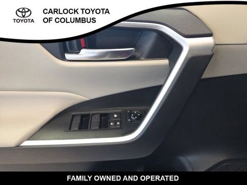 Used 2021 Toyota RAV4 XLE w/ XLE Grade Weather Package AWD/4WD image 12