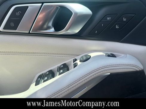 Used 2022 BMW X5 xDrive40i w/ Executive Package AWD/4WD image 14