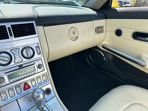 Used 2005 Chrysler Crossfire Limited image 13